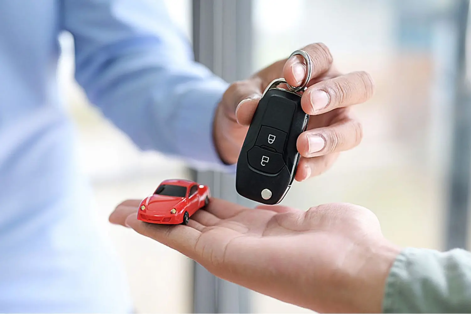 Có 100 triệu mua ô tô trả góp: Lợi ích, rủi ro và chi phí nuôi xe